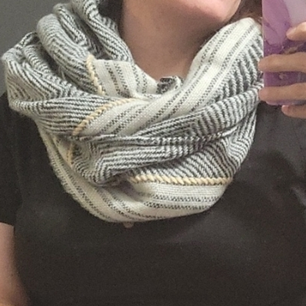 Scarf/shawl wrap